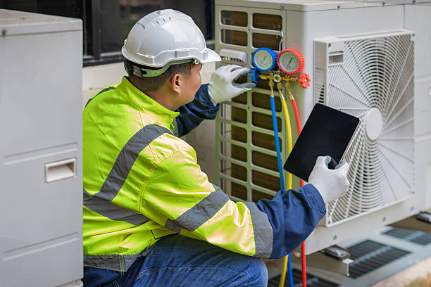 Professional Hvac technician working in Lithopolis, OH